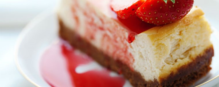 Cheesecake με ροδόνερο και φράουλες   